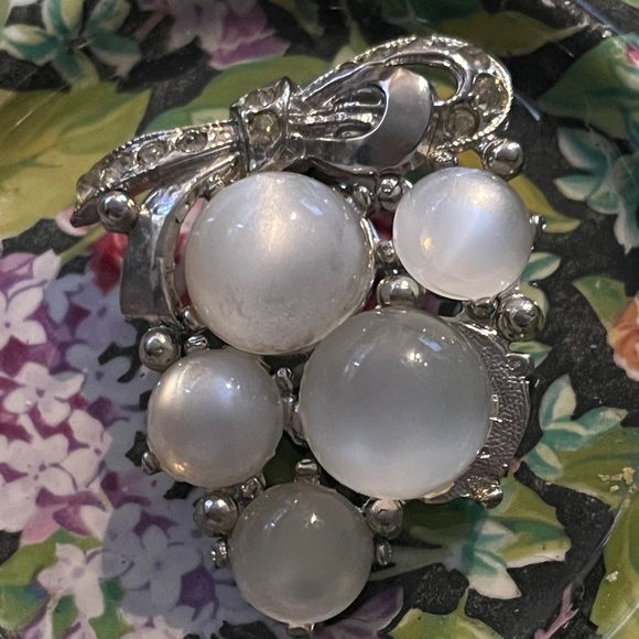 Coro broach moon glow lucite cabochons rhinestone designer Gene Verecchio  1940s - Picture 4 of 9